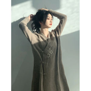 New Chinese Style Knitted Base Layer Dress Womens Retro Embroidered Button Design Unique Fashion Open Cardigan Long Dress