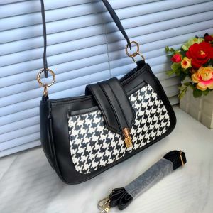 Tas Paket Wanita 3 in 1 Tas Dompet dan Jam Tangan