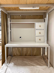 โต๊ะทำงานนอนในหอพักนักเรียน โต๊ะทำงานนอนบนเตียง โต๊ะทำงานด้านบนและด้านล่าง โต๊ะทำงานขนาดเล็ก อุปกรณ์ดีๆ อุปกรณ์การเรียนในห้องนอน