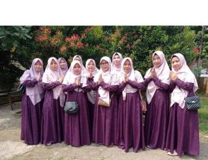 Gamis wolfis motif daun ungu hermosa