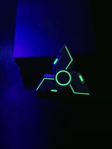 ของเล่นบรรเทาความเครียด ความวิตกกังวล ADHD ของเล่นฟิกเก็ต สปินเนอร์โลหะผสม ไจโร ของเล่นบรรเทาความเครียดมือเรืองแสง ของขวัญสำหรับเด็กผู้ชายและผู้ใหญ่