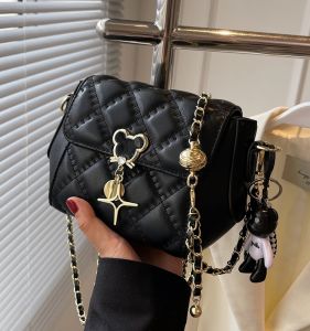 Fashionable Diamond Pattern Chain Shoulder Bag Womens Crossbody Bag 2024 New Style Popular Niche Design Small Square Bag