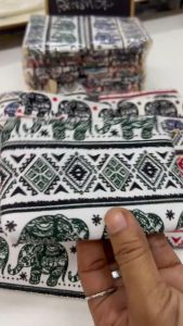 กระเป๋ากราฟฟิกลายช้างน่ารัก กระเป๋าตังค์ใส่เหรียญใส่แบงค์ ลายช้าง คละสี คละลาย ของชำร่วย ของที่ระลึก