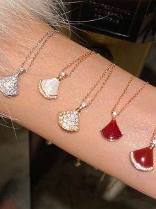 สร้อยคอเงินประดับเพชรแบบมีโครงกระดูกไหปลาร้าสไตล์ใหม่สำหรับผู้หญิง เครื่องประดับแฟชั่นแบบเรียบง่ายและหรูหรา