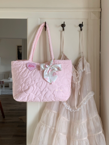 ความจุขนาดใหญ่ Lala Land Acc Self-made Quilted Heart-shaped Bag กระเป๋าสะพายไหล่เดี่ยวทําจากผ้าฝ้ายผสมวัสดุ