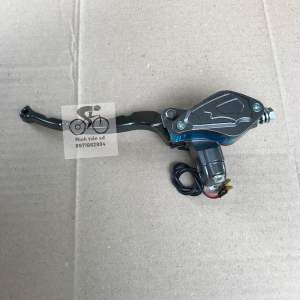 Củ phanh dầu trên xe điện xmen bên phải phanh trước