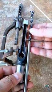 ขายึดแบบหนีบรูสี่เหลี่ยม ทนทานและประณีต เหมาะสำหรับเครื่องเจาะ อะแดปเตอร์ดอกสว่านรูสี่เหลี่ยม อุปกรณ์เสริมการเจาะ ช่วงเส้นผ่านศูนย์กลางระหว่าง 38 มม. ถึง 55 มม. เหมาะสำหรับเครื่องเจาะ