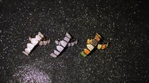 TOPGRILLZ Grillz แวมไพร์ฟัน Silver Grills สำหรับฟันเพชร Grillz สำหรับผู้หญิง18K Gold Plated Iced Out Hip Hop ฟันผู้ชาย Rapper เครื่องแต่งกายคอสเพลย์ Extra Molding บาร์