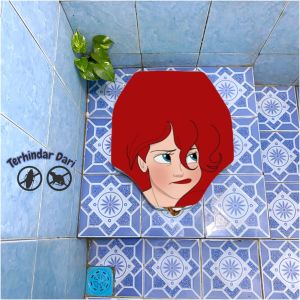 Tutup closet jongkok Disneyland berbahan dasar spon karet tebal