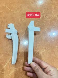 Tay cài tay gạt có chân cửa sổ bật màu trắng
