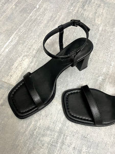 รองเท้าแตะส้นสูงแบบสวมลำลองสำหรับผู้หญิงในช่วงฤดูร้อนปี 2025 สไตล์เกาหลี ทรงหัวมน หนัง PU วัสดุยาง