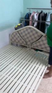 Giường sắt màu xanh - màu kem kích thước ngang từ 08M đến 1m8 dài 2M ~ Giao toàn quốc