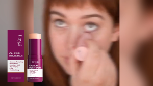 Sáp dưỡng da đa năng Calcium Volume Hàn Quốc dành cho mặt và mắt chứa collagen dưỡng ẩm sâu chống nhăn thích hợp dùng trước khi trang điểm.