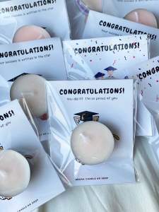 เทียนหอมไขถั่วเหลือง ** มีกลิ่น เลือกกลิ่นได้ ** ขนาด 15 กรัม เลือกการ์ดได้ ราคา 19 บาท/ชิ้น