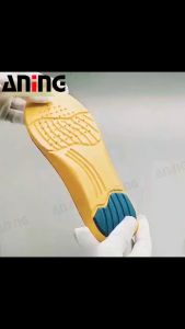 พื้นรองเท้า ยืดหยุ่น ความสะอาดสูง พื้นรองเท้ากีฬารองเท้าแผ่นแทรกเบามือถือ สำหรับผู้ชนิด 1 คู่