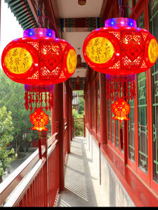 ตกแต่งประตูบ้านด้วยโคมไฟ LED Acrylic หมุนสีสันสดใสสำหรับเทศกาลปีใหม่ โคมไฟดอกไม้ขนาดใหญ่ วัสดุพลาสติก ความยาว 81-110 ซม.