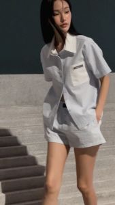 เสื้อเชิ้ตแขนสั้นลายทาง กระเป๋าหน้า ผ้าเฉพาะเสื้อ CHUMMER - เสื้อเชิ้ตแขนสั้นลายทาง กระเป๋าหน้า ผ้าสีส่วนตา 100% สนามเดีย ราคาที่สุด