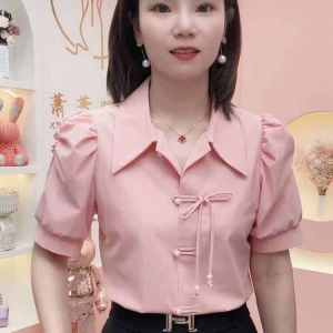 เสื้อเชิ้ตผู้หญิงสไตล์จีนใหม่พร้อมกระดุมผูกโบว์สไตล์ฝรั่งเศส ทรงสลิมฟิต แขนสั้น คอโปโล สีพื้น ปกติ