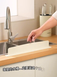 Kitchen Sink Splash Guard Soft Silicone Sucker Water Baffle Plate Countertop Waterproof Partition