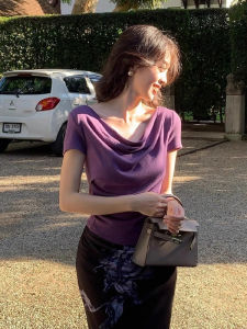 เสื้อยืดแขนสั้นคอวีสีม่วงสไตล์ฝรั่งเศสสำหรับผู้หญิงในช่วงฤดูร้อน เสื้อตัวสั้นแบบเข้ารูปสบายๆ สไตล์เกาหลี