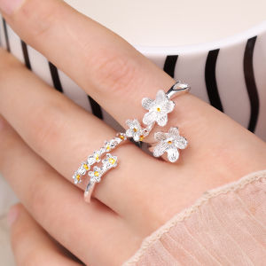 แหวนดอกลูกแพร์แฟชั่นสำหรับผู้หญิงสไตล์ฝรั่งเศสย้อนยุคสีทองอะคริลิคคริสตัลแหวนอ้าได้สีทองของขวัญเครื่องประดับแหวนหางง่าย