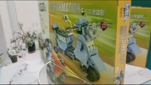 mainan balok susun brick motor vespa bisa berubah jadi robot 2in1 - mainan tumpuk balok