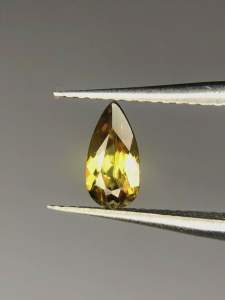 สฟีน 🌻 | 0.63 กะรัต | 8x4.1x3mm | ทรงลูกแพร์ Sphene 🌻 | 0.63 cts | 8x4.1x3mm | Pear shape