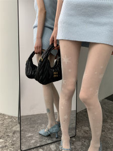 ถุงน่องลูกไม้ลายหิมะสีขาวน้ำนม ทรงเรียบง่าย ใส่ทำงาน ใส่ลำลอง ถุงน่องลูกไม้ลายนูนบางเฉียบ ถุงน่องผ้าไหมสำหรับผู้หญิง