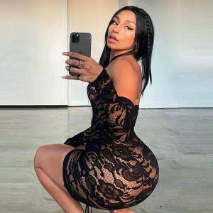 ชุดนอนผู้หญิงแขนยาวลายลูกไม้สีดำเซ็กซี่ ชุดนอนผู้หญิงสไตล์สตรีท คอวี กระโปรงสั้น ฤดูร้อน 2022