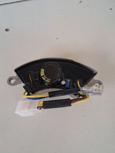 AVR Sabit/Aluminium 250 Volt 220uf Untuk Genset 2000-3000 watt