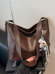 Retro Tote Bag Womens Commuter Bag Large Capacity Single Shoulder Armpit Bag Casual Fashion Soft Surface PU Leather Handbag