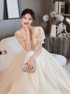 ชุดราตรีสีแชมเปญหรูหราสำหรับผู้หญิง ชุดราตรีสัมนาสุดหรูหรา ชุดเดรสยาวสีขาวทอง แขนกุด คอเหลี่ยม กระโปรงทรงเอ