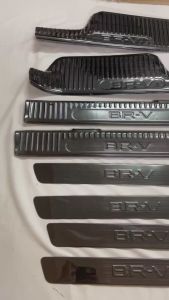 Ốp bậc cửa nẹp bước chân trong ngoài xe Honda BRV 2022-2023 chất liệu Titan cao cấp