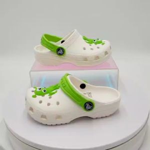 รองเท้าลำลองแฟชั่น เด็ก สไตล์ Crocs Classic Glow Alien Clog Kids