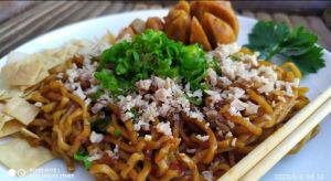 Mie jebew Mie yamin Pedas Mie ayam Mie Pedas kekinian Mie Yamin Pedas
