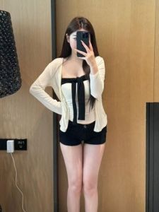 YUEZHONGWEI | เสื้อกั๊กถักแขนกุดคอวีสไตล์ฝรั่งเศสสำหรับผู้หญิงในช่วงฤดูร้อน เสื้อคลุมกันหนาวแบบเข้ารูป ทรงเข้ารูป แขนกุด คอวี แขนกุด