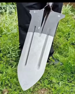 พลั่วแซะหญ้า พลั่วเหล็ก เสียมขุดดิน ใช้งานได้หลากหลาย ทำความสะอาดถนน ทำความสะอาดปศุสัตว แข็งแรง ทนใช้ การออกแบบเหยียบ