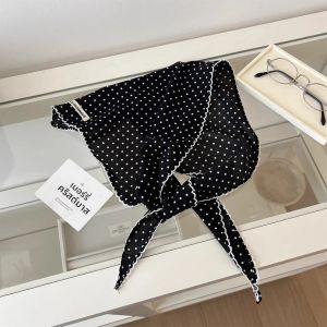 ผู้หญิงสีขาวผ้าพันคอเกาหลี Polka Dot ผ้าพันคอ Kawaii ผ้าพันคอสามเหลี่ยมภาษาฝรั่งเศสคําขนาดเล็กผ้าพันคอผ้าไหมผ้าพันคอสําหรับผมสไตล์หวาน