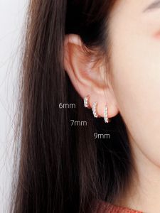 Gang Drill Earrings Retro Hong Kong Style Elegant Korean Ear Ring Womens Small Diamond Commute Minimalist Ear Stud Small Exquisite