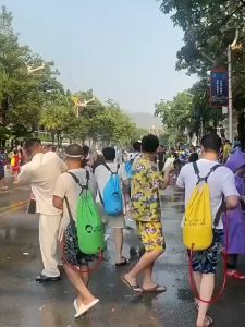 วันสงกรานต์ ปืนฉีดน้ําไฟฟ้า ปืนฉีดน้ำแบบกระเป๋าเป้สะพายหลัง ความจุขนาดใหญ่ ยิงต่อเนื่อง ยิงไกล ความจุ 20L