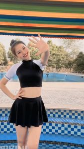 Bikini đi biển hai mảnh phong cách hàn quốc áo croptop phối chân váy xếp ly có quần bảo hộ kín đáo trẻ trung