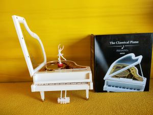 The classical piano music box gifts for your loved ones toys