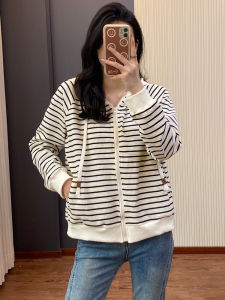 เสื้อแจ็คเก็ตฮู้ดคอตตอนสปอร์ตลายทางสไตล์เกาหลีสำหรับผู้หญิง ฤดูใบไม้ผลิและฤดูใบไม้ร่วง เสื้อคลุมกันหนาวแบบสวมหัวแขนยาว