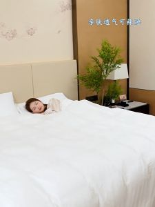 --OKLIFE.SG--Travel Disposable Bed Sheet Double Four-Piece Set Quilt CoverPillowcase Hotel Disposable Bath Towel Towel Set Easy to carry Clean and hygienic