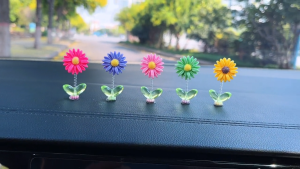 Set 5 Bông Hoa Cúc Nhiều Màu Mini Lắc Lư Trang Trí Taplo Xe Bàn Học Bàn Làm Việc