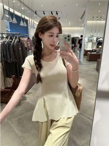 Slim Fit Short Sleeve Knitted Top Womens Summer Design Sense Slit Waist Shaping Elegant Personality U-Neck Commute Style Pure Color