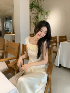ALOHA LU | Áo Blouse Dây Quai Ngang Viền Ren Phồng Slimming Mùa Hè