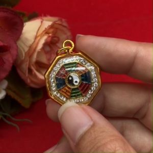 จี้หยินหยางแปดเหลี่ยม กรอบทองล้อมเพชร เสริมดวงเสริมฮวงจุ้ย แก้เคล็ดป้องกันภัยอันตรายและอุบัติเหตุ