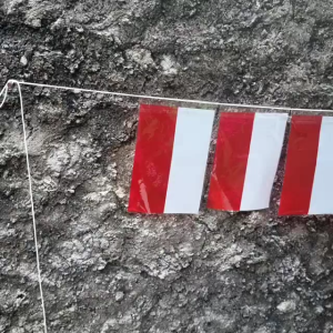 Bendera Plastik Merah Putih Bendera plastik Indonesia Hiasan Dirgahayu RI 17 Agustus Harga Satu Pack ATK