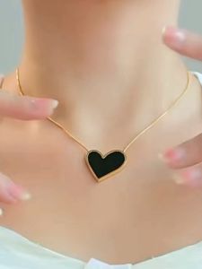 Kalung Titanium Wanita Love Pipih Terbaru: Anti Karat & Tidak Luntur